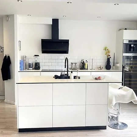Apartament Modern - By The Lakes *